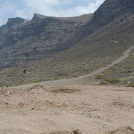 Un parapentista accidentado pasará la noche en el Risco por la imposibilidad de rescatarlo