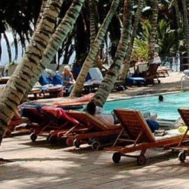 Los hoteleros se ofrecen a financiar los test de los turistas a la salida
