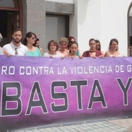 Arrecife guarda un minuto de silencio por la última víctima de la violencia de género en Canarias