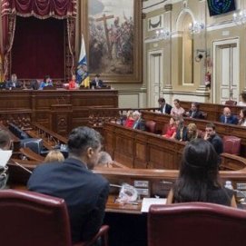 IU critica que el Gobierno haya suspendido el pleno del Parlamento por el temporal y no las clases