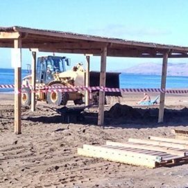 El Ayuntamiento de Tías repone el solárium de Playa Grande dañado por la borrasca Emma