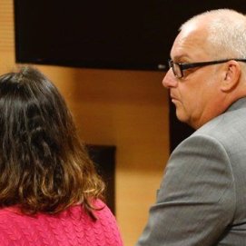 El acusado reconoce que enseñó a la niña cómo funcionaba un vibrador pero niega los abusos