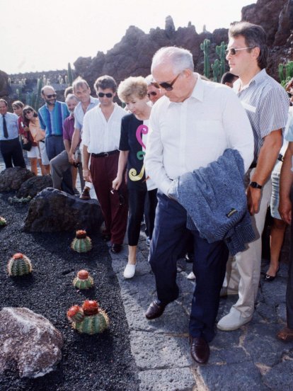 Mijaíl Gorbachov visitando el Jardín de Cactus en 1992  (Foto: José Luis Carrasco)