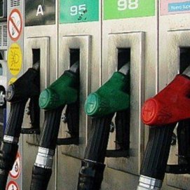 El precio de lo carburantes en Lanzarote desciende hasta un 20% con respecto a sus máximos hace 12 meses. 