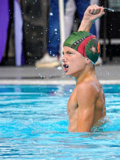 'Los Pingüinos' en el Campeonato Regional de natación artística