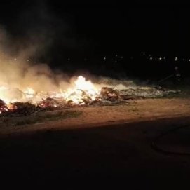 Apagan un incendio de rastrojos en Tabayesco, entre los que se encontraba el cuerpo de una cabra