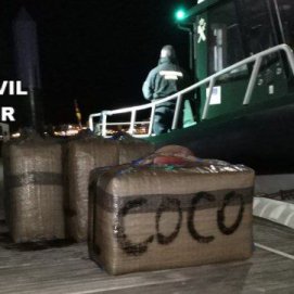 Interceptan una embarcación que se dirigía a Lanzarote con 120 kilos de hachís y detienen a sus dos ocupantes