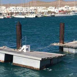 El temporal rompe un pantalán del puerto de La Graciosa: "El tiempo aquí está horrible"