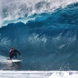 El surfista Manuel Lezcano reclama que Lanzarote proteja sus olas surfeables