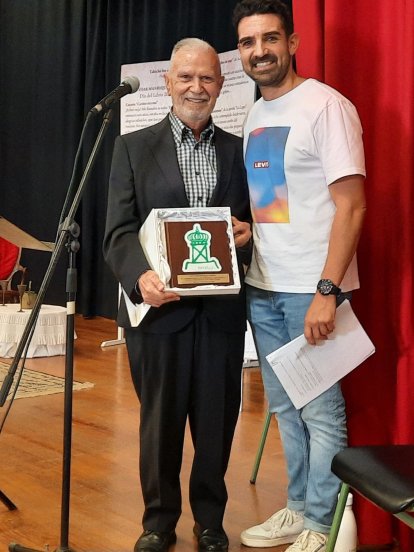 Acto de entrega de la placa conmemorativa a Francisco José Navarro