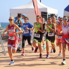Los futuros triatletas del Ironman Lanzarote participaron en el Ironkids