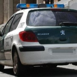 La Guardia Civil detiene a dos jóvenes por robo en el interior de un vehículo y estafa en Puerto del Carmen
