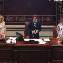 Canarias estrena Parlamento con una nueva mayoría y con Gustavo Matos como presidente