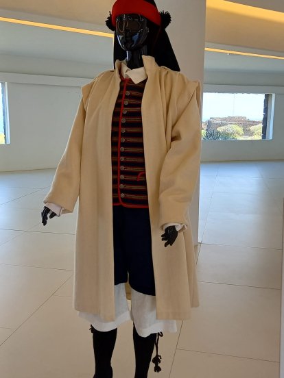 Exposición de trajes típicos en Jameos 