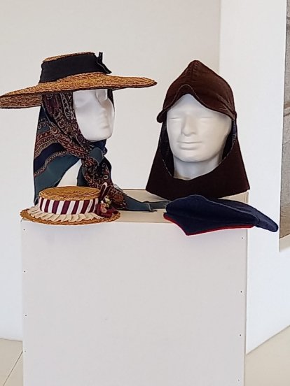 Exposición de trajes típicos en Jameos 
