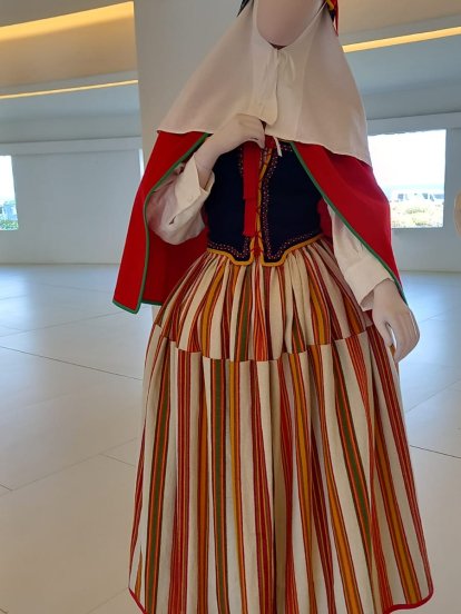 Exposición de trajes típicos en Jameos 