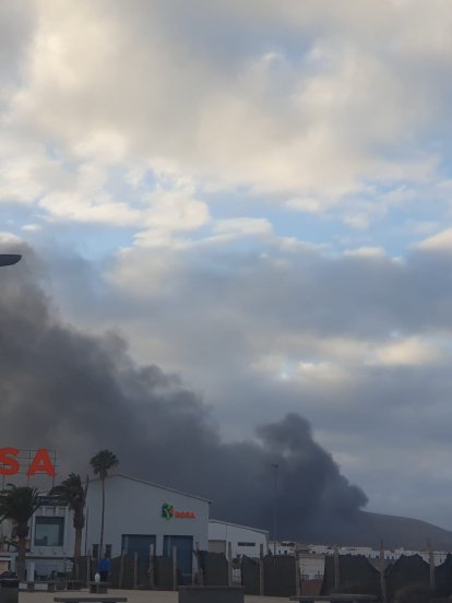 Imágenes del incendio del vertedero de Zonzamas