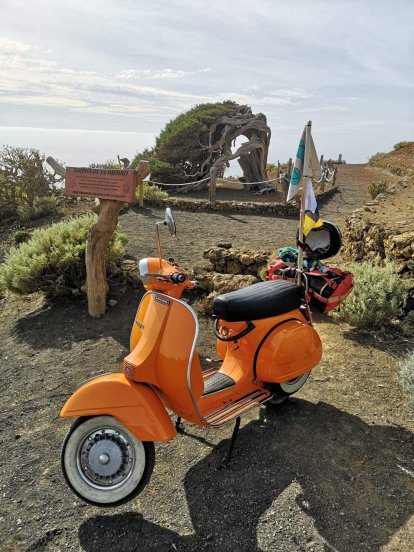 El conejero Juan Ramos Rosales durante el viaje por las ocho islas