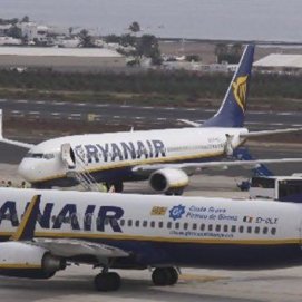 El Gobierno canario y los cabildos se reúnen con Ryanair ante la amenaza de huelga y de cierre de bases