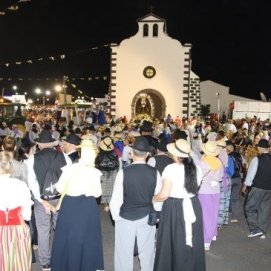 Miles de personas acuden a La Romería de Los Dolores para venerar a su patrona