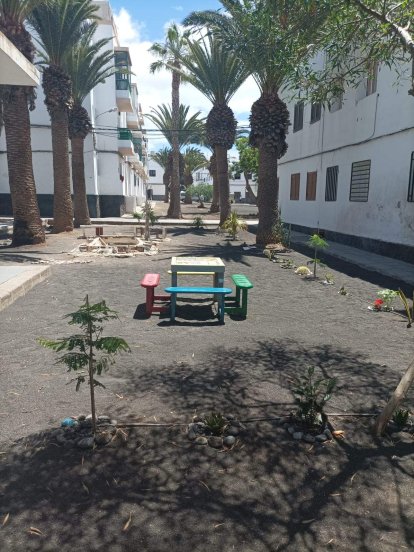 El jardín destrozado en el barrio de Titerroy