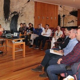 Tías celebra su primera mesa de trabajo con el sector turístico para "repensar" su modelo de destino