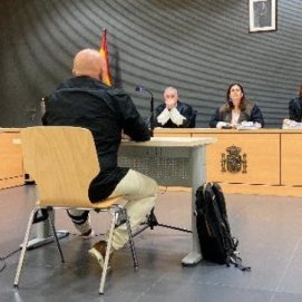 El acusado de prender fuego a su mujer en Arrecife niega los hechos: "Ella se lo inventó por despecho"