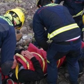 Rescatado un parapentista accidentado en la playa de la Cantería en Órzola