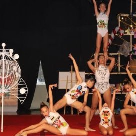 Casi 400 gimnastas participaron en el XXV Festival de Gimnasia de Navidad