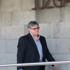 Francisco Chavanel, a la entrada de los Juzgados de Arrecife