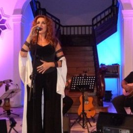 Beni Ferrer deleita con su "Concierto para Desenamorados en la Casa de la Cultura de Arrecife