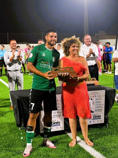 La concejala de Deportes en un momento de la entrega de trofeos