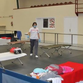 Albergue instalado por el Cabildo en la Ciudad Deportiva