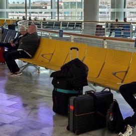 Viajeros en el aeropuerto de Lanzarote durante la crisis del coronavirus