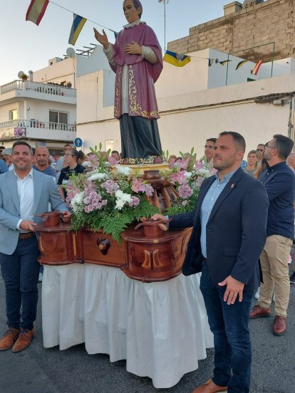 Misa y Procesión por el día grande en Altavista 