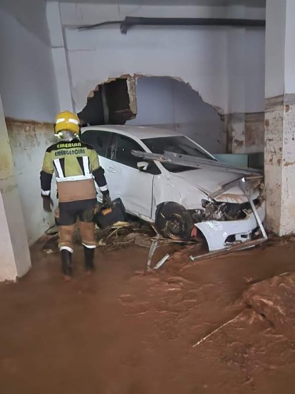 Emerlan acude a ayudar a los afectados tras el paso de la DANA en Valencia. 