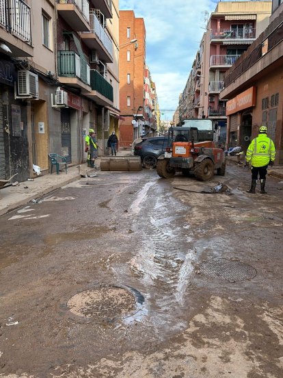 Emerlan continúa ofreciendo su ayuda a los afectados por la DANA en Valencia