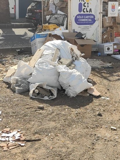 Vertidos de basura y escombros en Arrecife