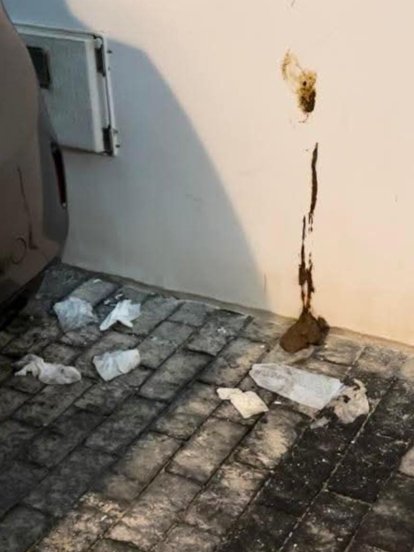 Vecinos del centro de Arrecife denuncian la presencia de orines, excrementos y vómitos en sus calles