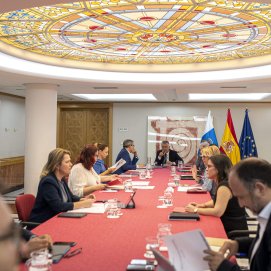 Imagen del Consejo de Gobierno donde se apruba la firma de convenio entre Eduación y el Ayuntamiento de Teguise para la escuela de hostelería