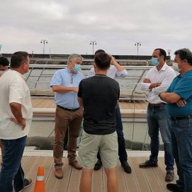  Visita del alcalde y el viceconsejero de Infraestructuras y Transportes del Gobierno canario al muelle de Órzola