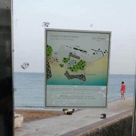 Acceso al muelle, donde se ha instalado una puerta de cristal 