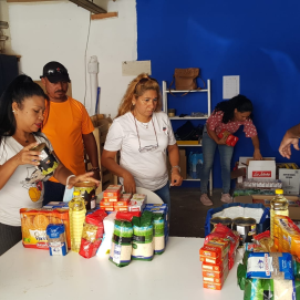 Recogida de alimentos por parte de asociaciones de inmigrantes de la isla