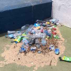 Basura en las canchas deportivas de Mancha Blanca