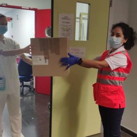 Reparto de medicamentos de Cruz Roja