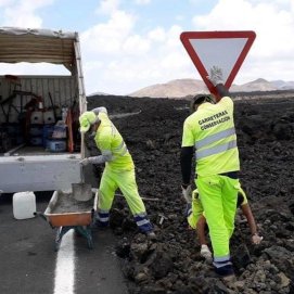 Trabajos de mejora de seguridad en las carreteras de Yaiza