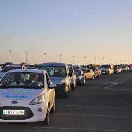 Caravana de coches por Timple