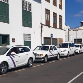 Parada de taxis en la avenida de Arrecife