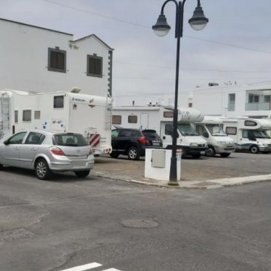 Autocaravanas aparcadas en Arrieta en una imagen del pasado mes de julio