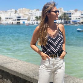 Helen Lindes de paseo por el Charco de San GInés